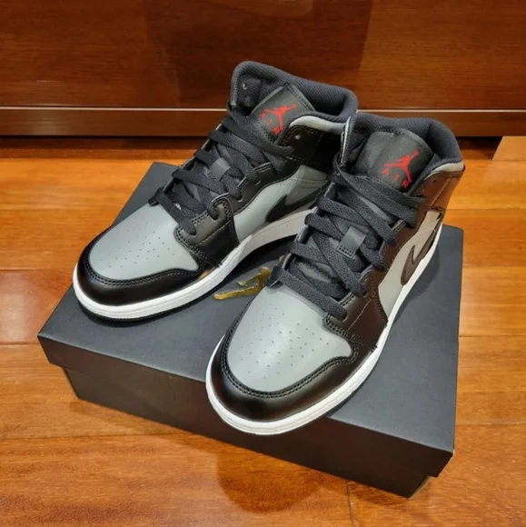 New Nike Air Jordan 1 Mid "Shadow" Kids Sneakers - Picture 7 of 10